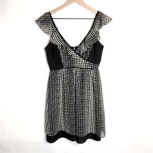 BCBGeneration Black and White Geometric Dress Size 6 Flutter Sleeve